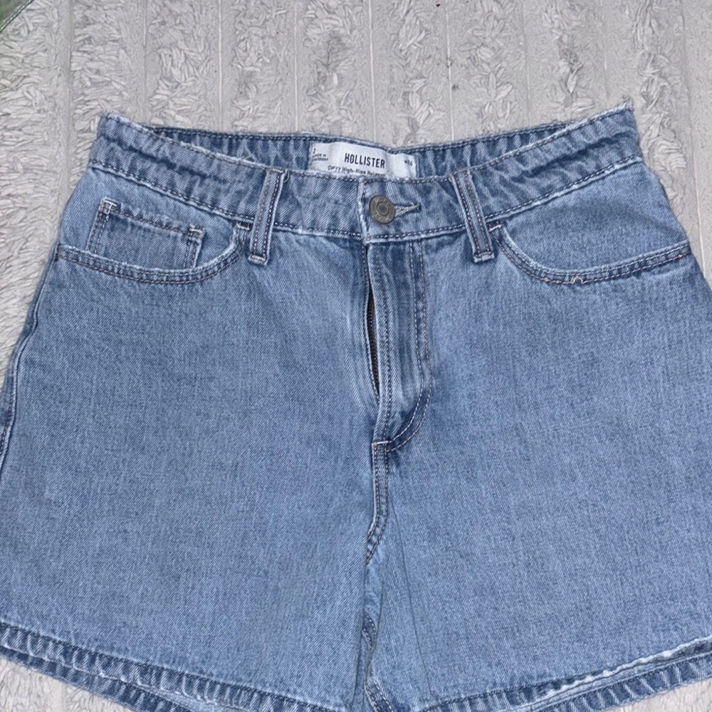 Hollister Women's Light Wash Blue Denim Jean Shorts